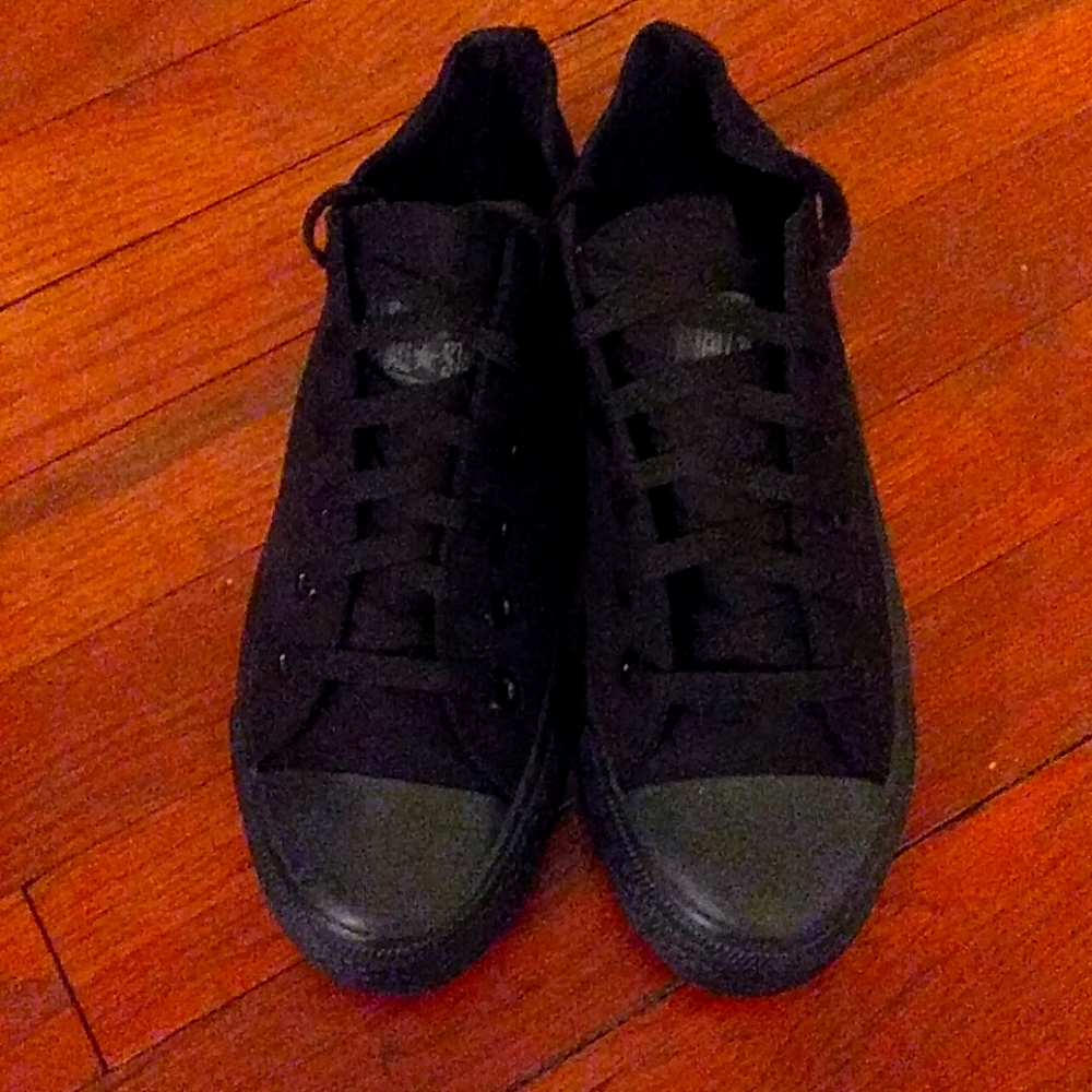 💢BRAND NEW ALL BLACK CONVERSE💢